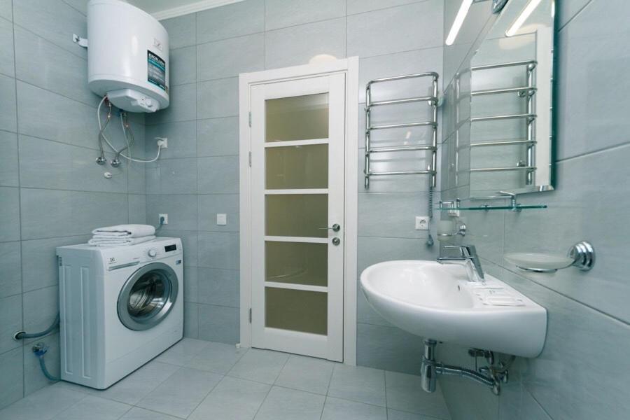 Apartmán Драгоманова 38А 2Й Поверх Kyjev Exteriér fotografie